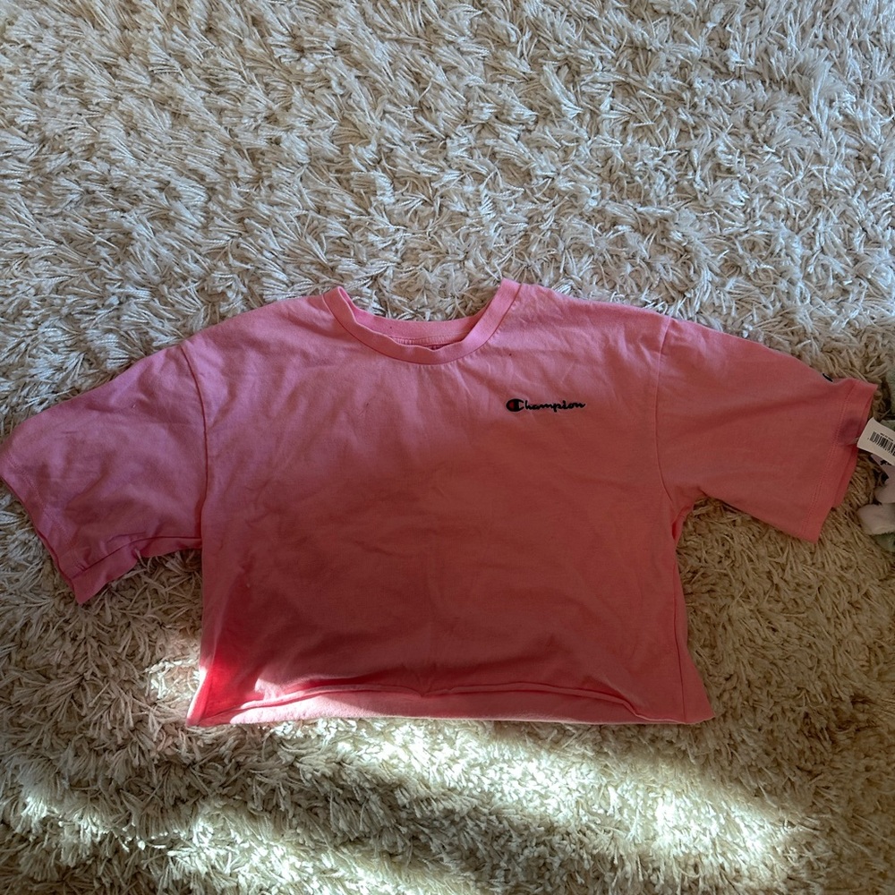 Light pink cropped champion t-shirt